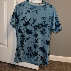Mens tiedye gym shark. Fits women m. Only wore a couple times . Like brand new .